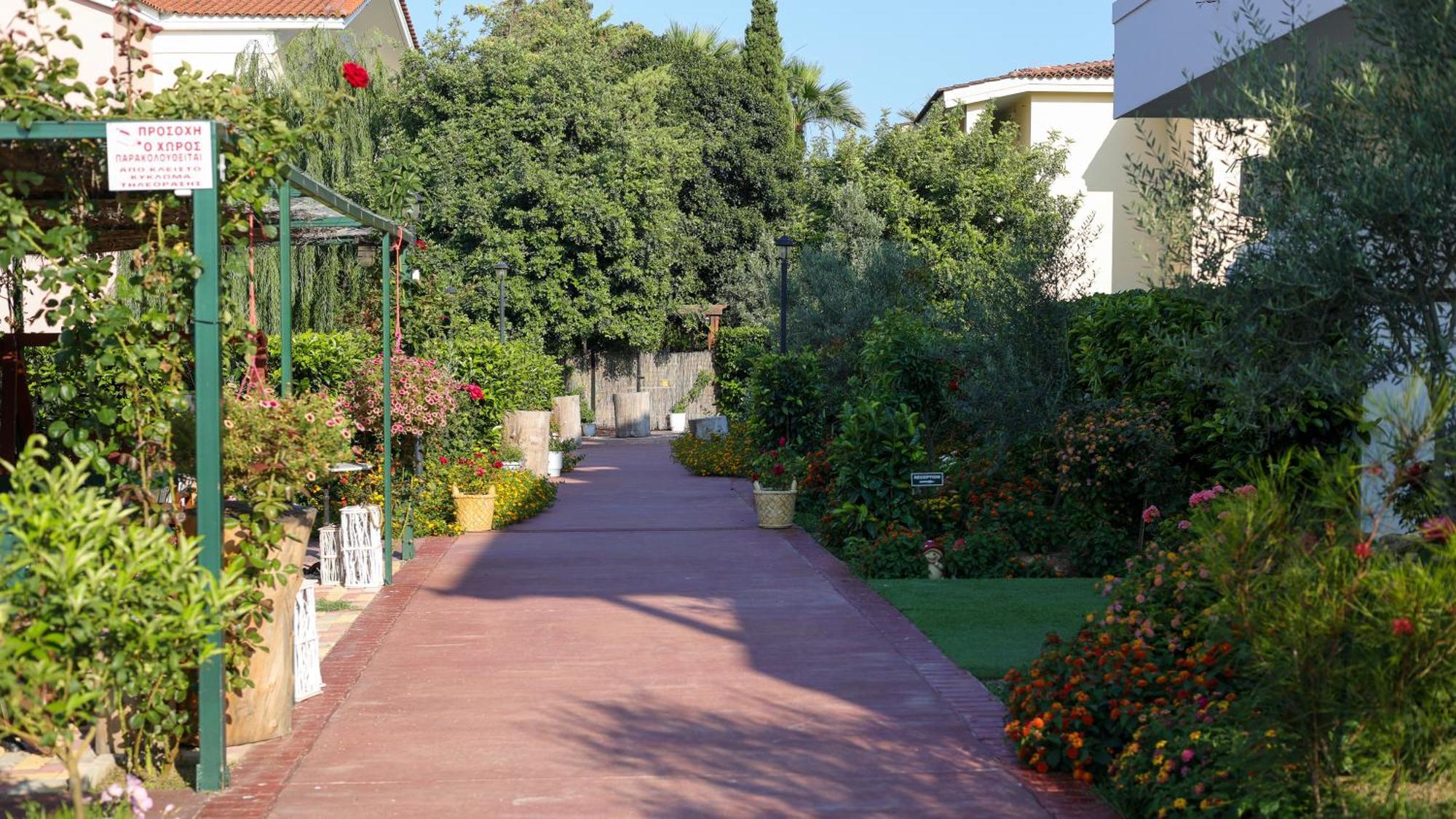 Corinthian Village Vrahati Exteriör bild